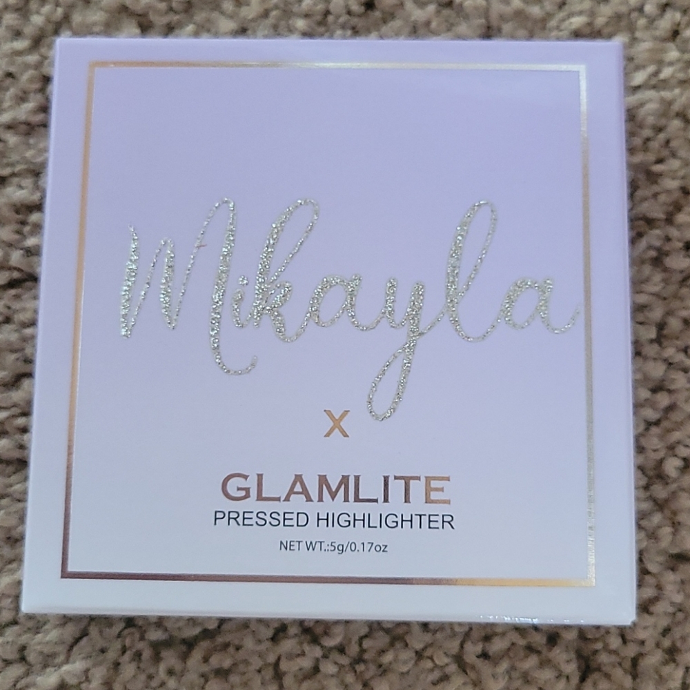 Mikayla x Glamlite Pressed Highlighter